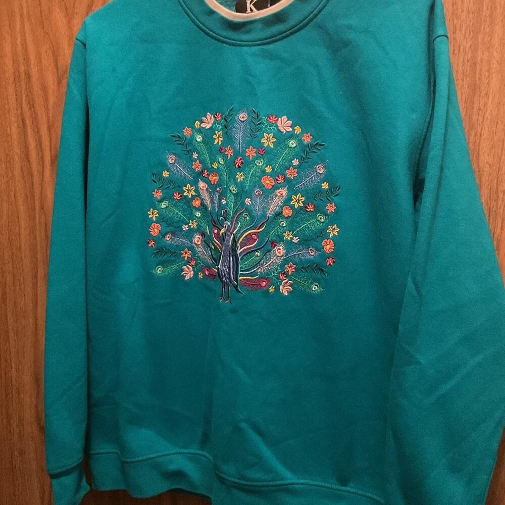 Vintage 90’s King Universal Embroidered peacock sweatshirt